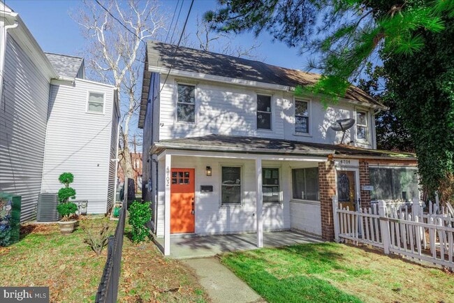 Building Photo - 4702 Meade St NE