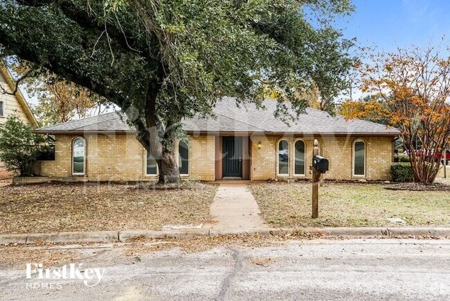 Building Photo - 2012 Garden Oaks Dr Rental