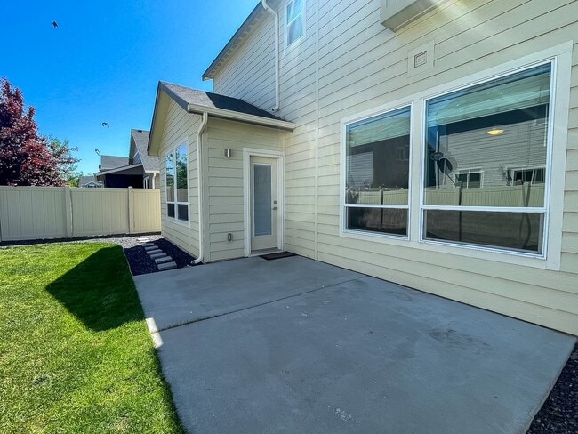 Photo - 2592 E Blackstone Dr
