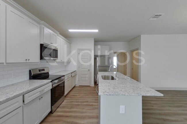 Photo - 8118 S Hendrick Dr