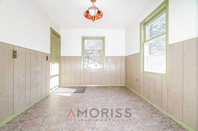 Photo - Spacious, clean, updated home ready now!