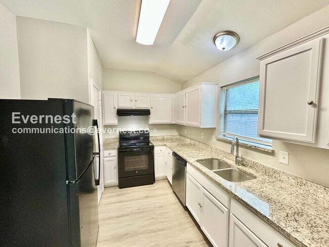 Photo - 130 Creek Cove Dr