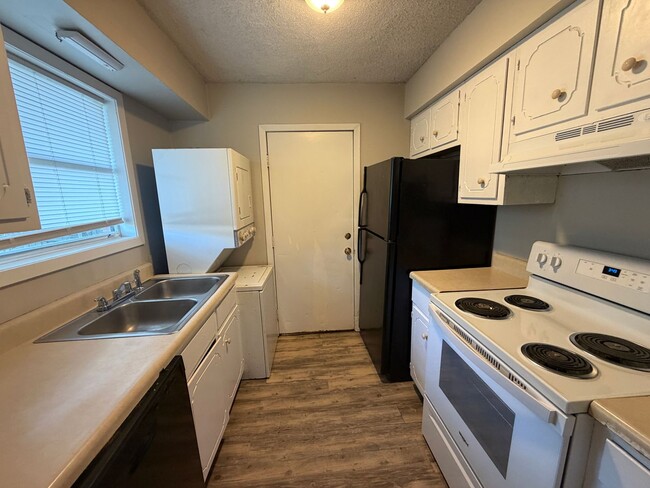 Photo - 707 Meadowbrook St Unit B