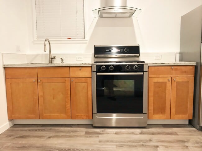 Photo - 925A Southgate Avenue