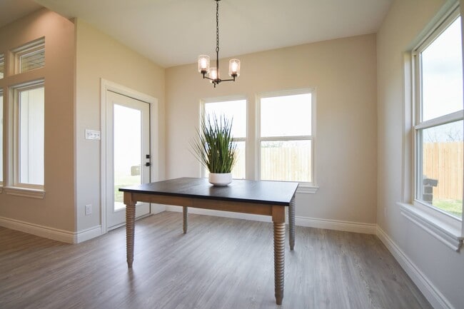 Photo - 516 Windy Way Dr