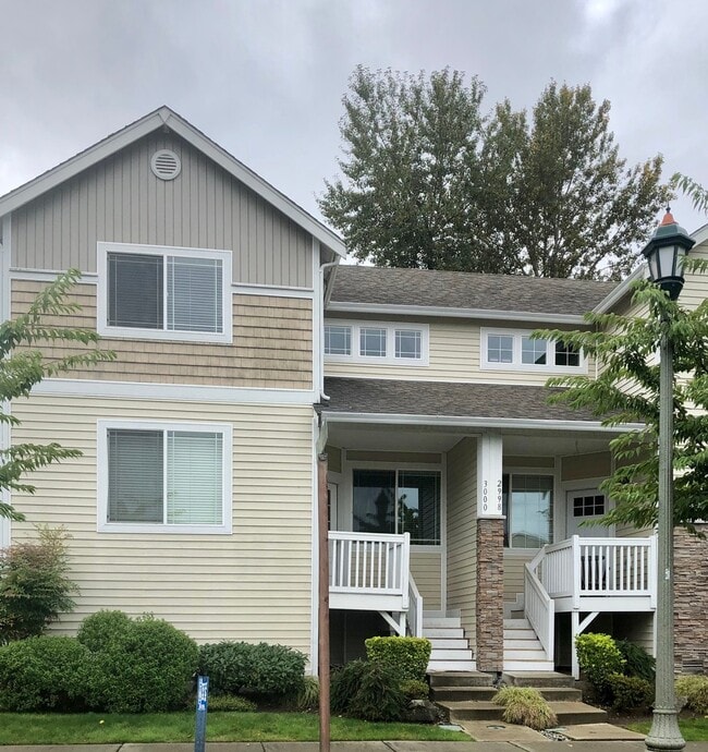 Building Photo - Huntington Duplex Unit 3000