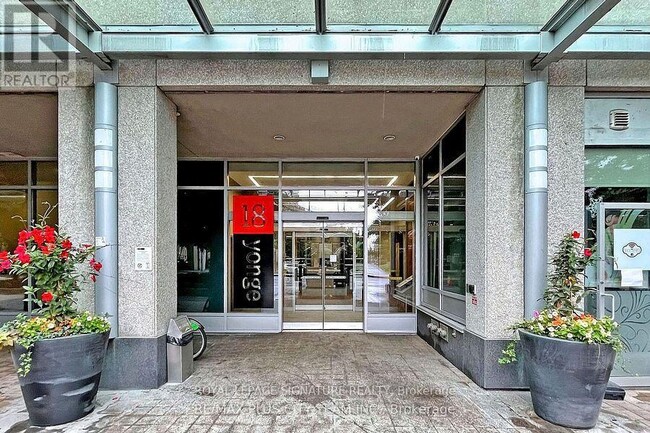 Photo - 18 Yonge St Unité 1701
