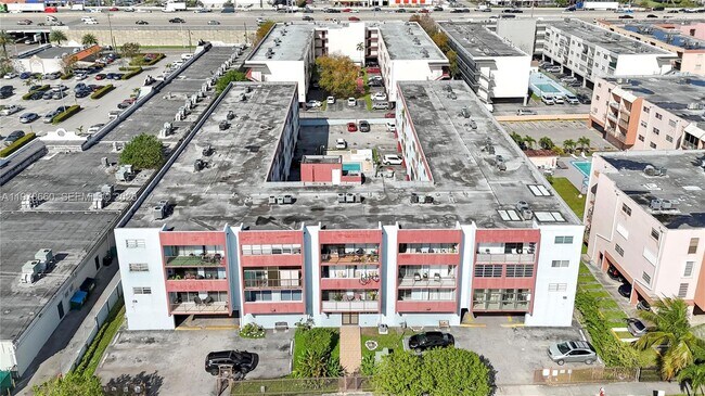 Building Photo - 6070 W 19th Ave Unit 315