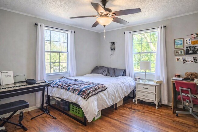 Photo - 470 Clover St