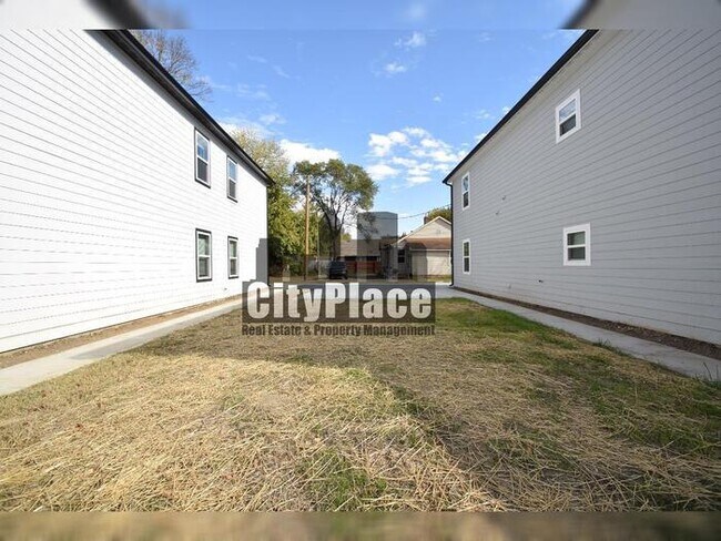 Photo - 2809 E Riverside Dr