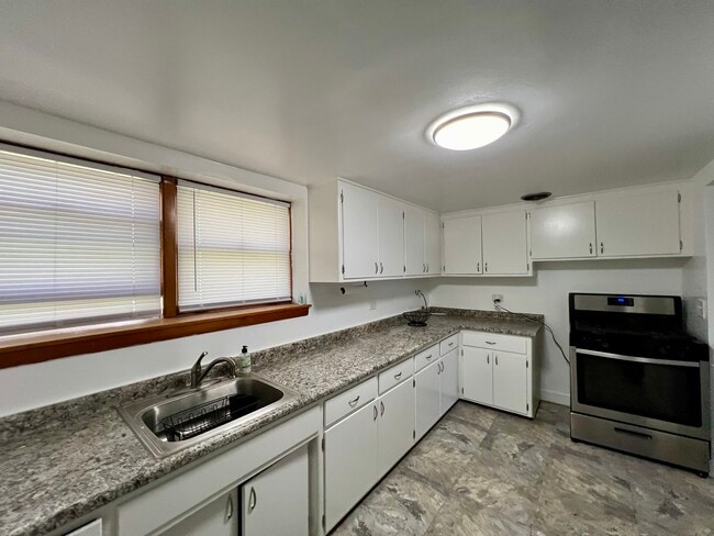 Photo - 8016 Knox Ave