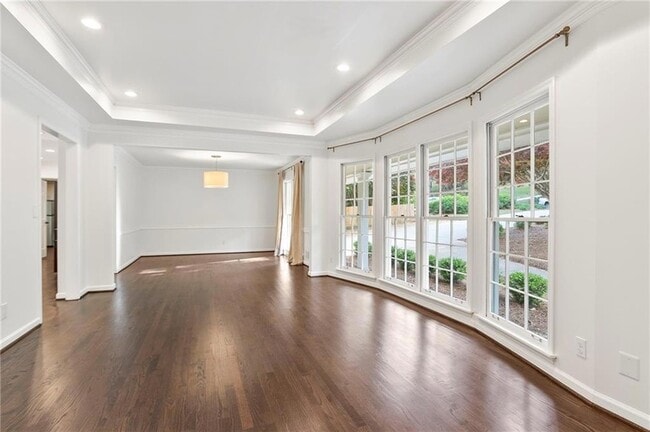 Photo - 4555 Runnemede Rd NW