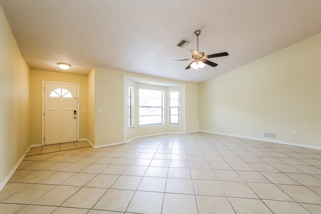 Photo - 15153 Buswell Ave