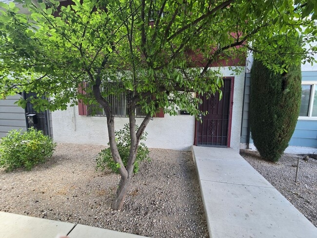 560 Greenbriar Townhouse Way