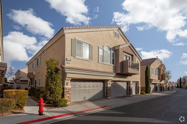 Building Photo - SW 3 br townhome with 2 car garage