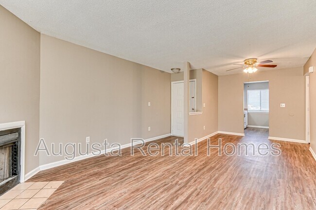 Photo - 2812 Thomas Ln