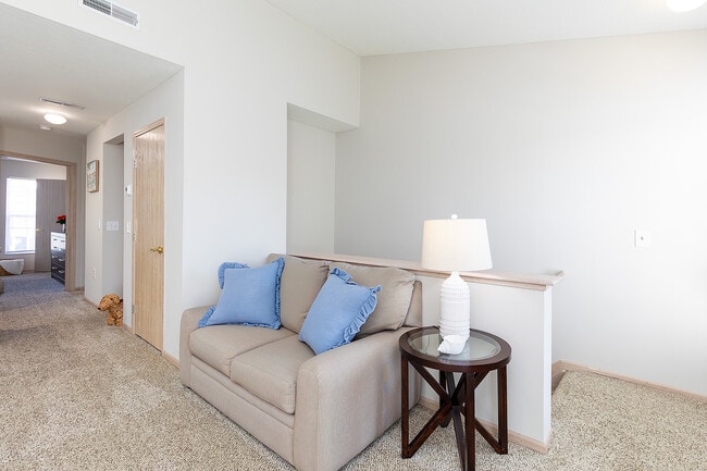 Building Photo - Glenchester Lakes