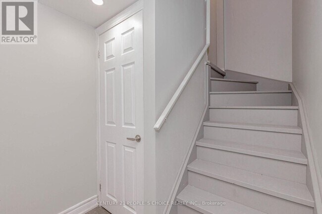 Photo - 5844 Gant Crescent