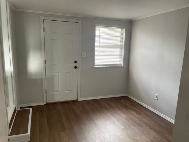 Building Photo - 1235 S Sandusky Ave