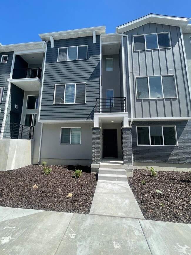 Beautiful New Townhome for Rent in Bluffdale! - Beautiful New Townhome for Rent in Bluffdale!