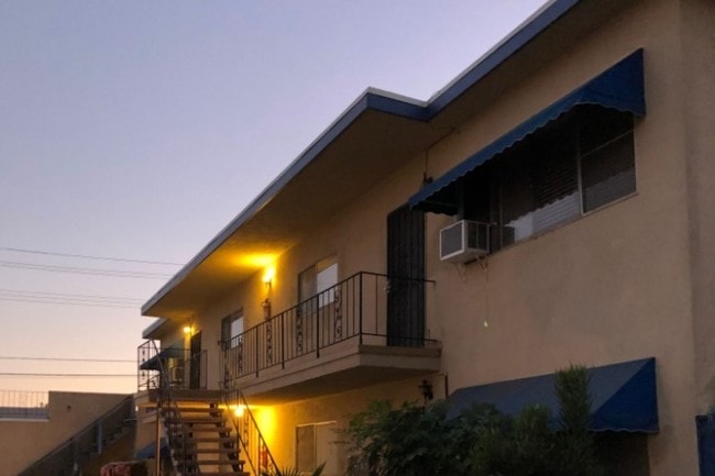 Upstairs unit - 1018 E 32nd St Unit D