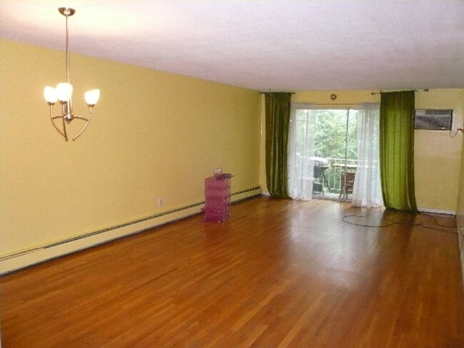 Building Photo - 2Br/1.5Bth in Newton! Charles River trails, AC, parking included, H/HW included!