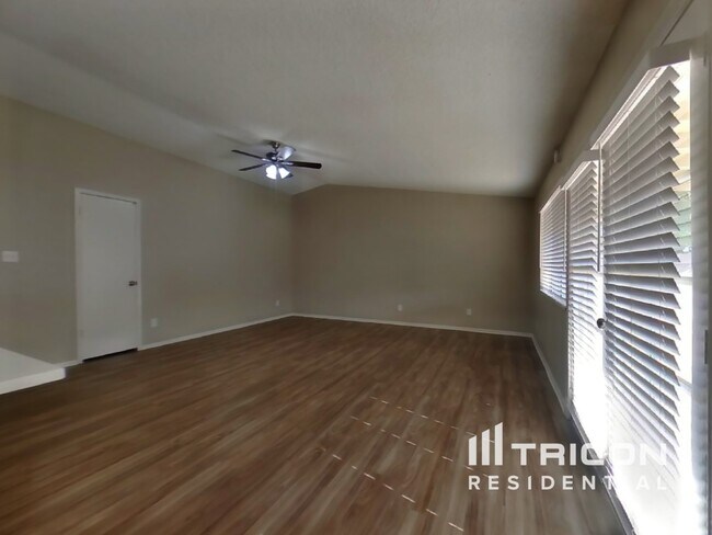 Photo - 13601 N 41st St