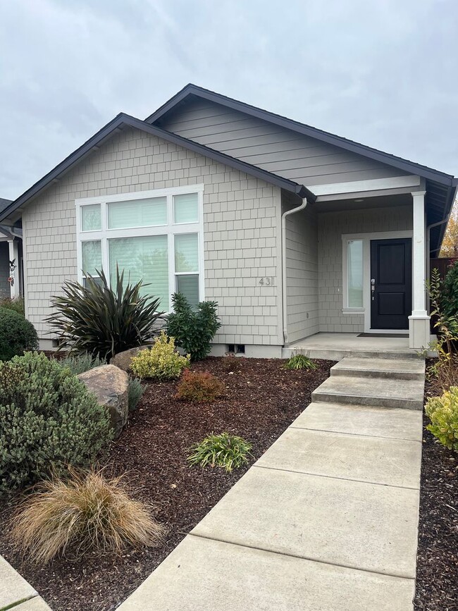 Building Photo - 2 Bedroom 2 Bath House