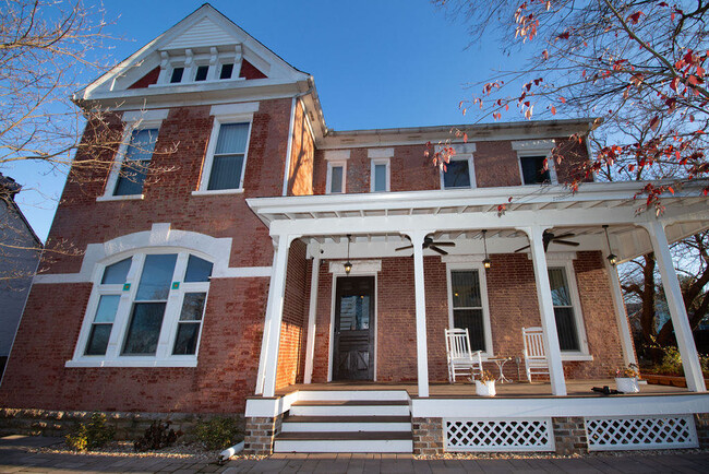 Photo - 620 N Limestone Apartments