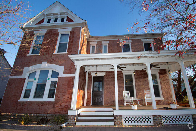 Building Photo - 620 N Limestone Rental