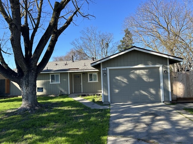 Photo - 331 C St