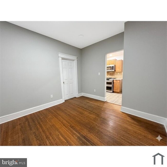 Photo - 303 Webster St NW