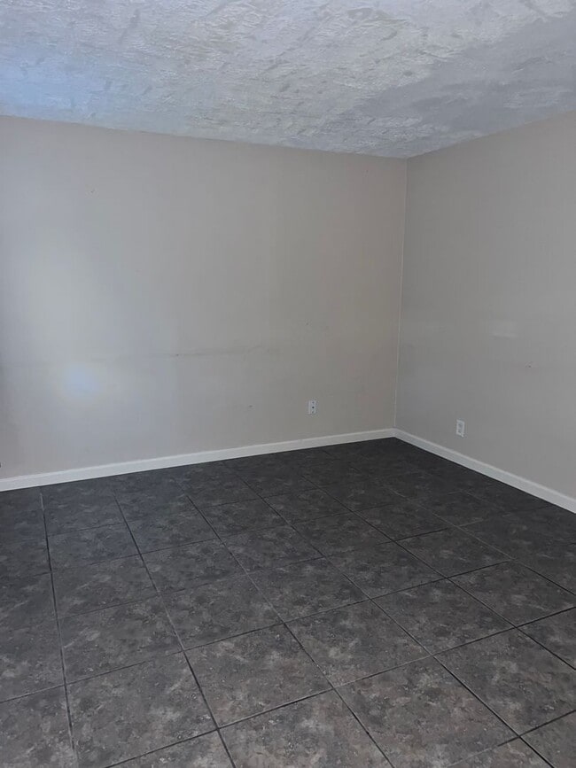 2 Bedroom Duplex for Rent! - 2 Bedroom Duplex for Rent! House