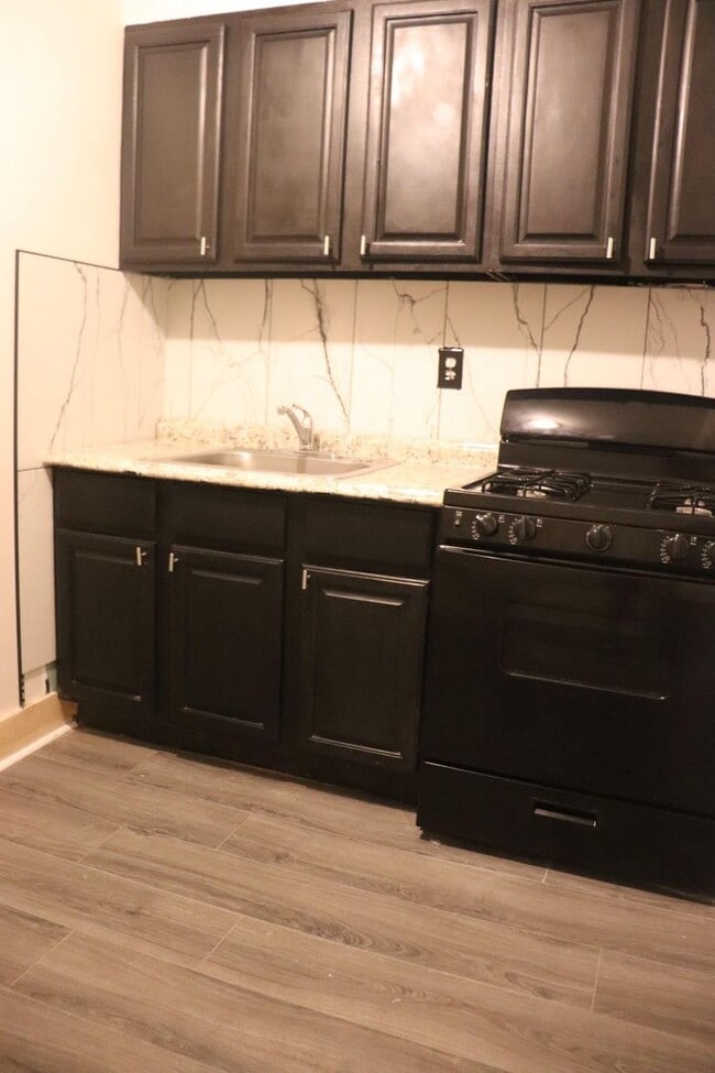 Building Photo - 28 Beechwood Pl Unit 2