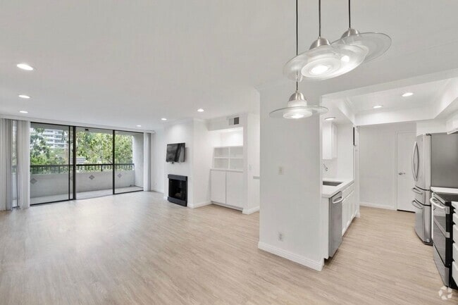 Building Photo - 906 N Doheny Dr Rental