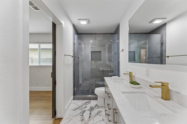 Photo - 6312 Clubway Ln