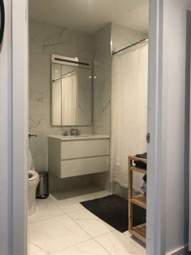 Photo - East 44th Street Unit 19M