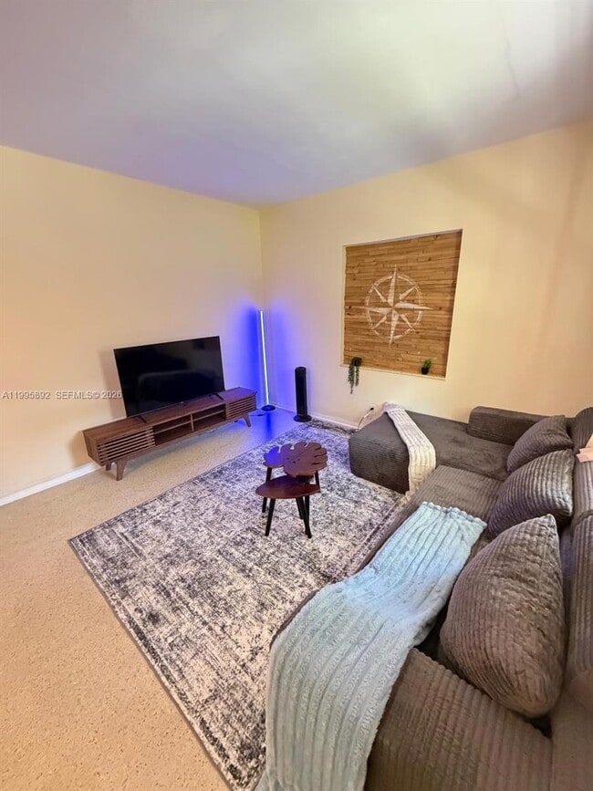 Photo - 1111 N Victoria Park Rd Unit 3