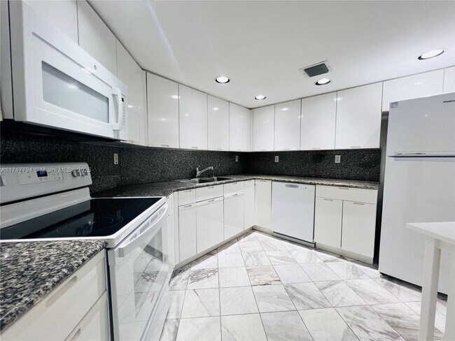 Photo - 825 Brickell Bay Dr