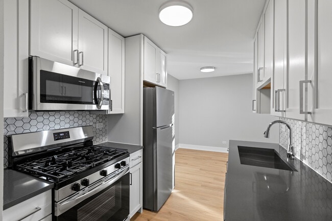 Building Photo - 525 W Aldine Ave Unit #308