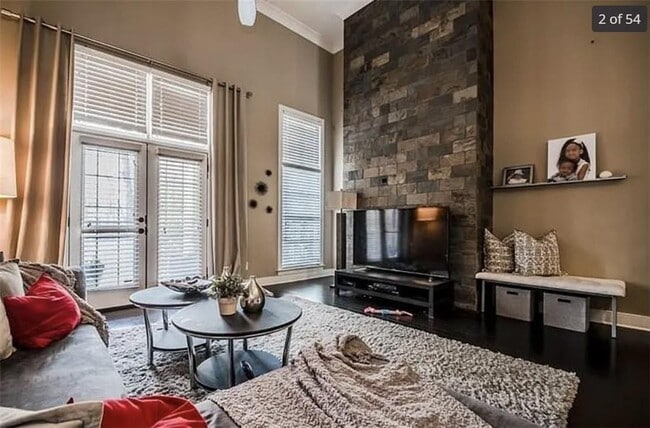 Photo - 255 Southerland Terrace NE