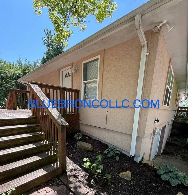 Building Photo - 101 SE Summit Ave Unit A Rental