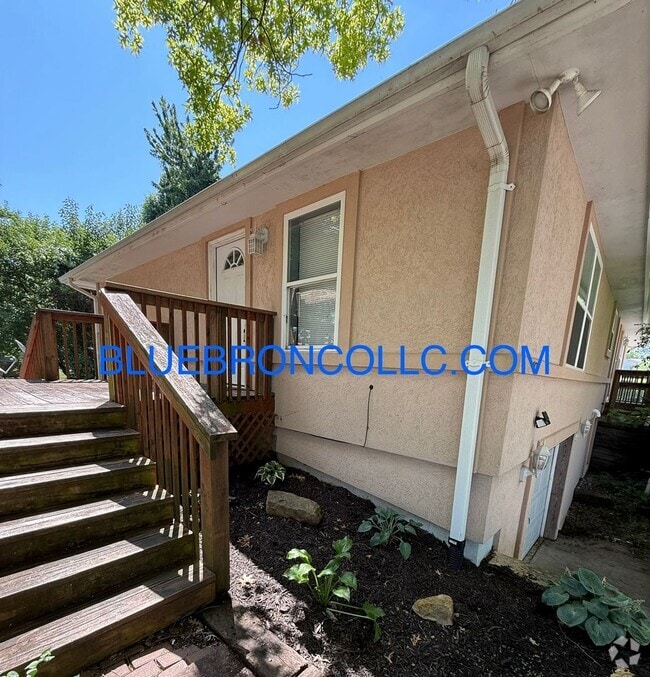 Building Photo - 101 SE Summit Ave Unit A Rental
