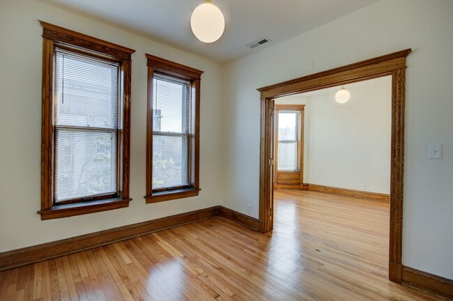 Photo - 848 W Waveland Ave Unit 3