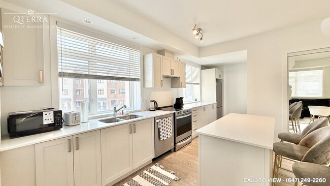 Photo - 1075 Douglas Mccurdy Cmn