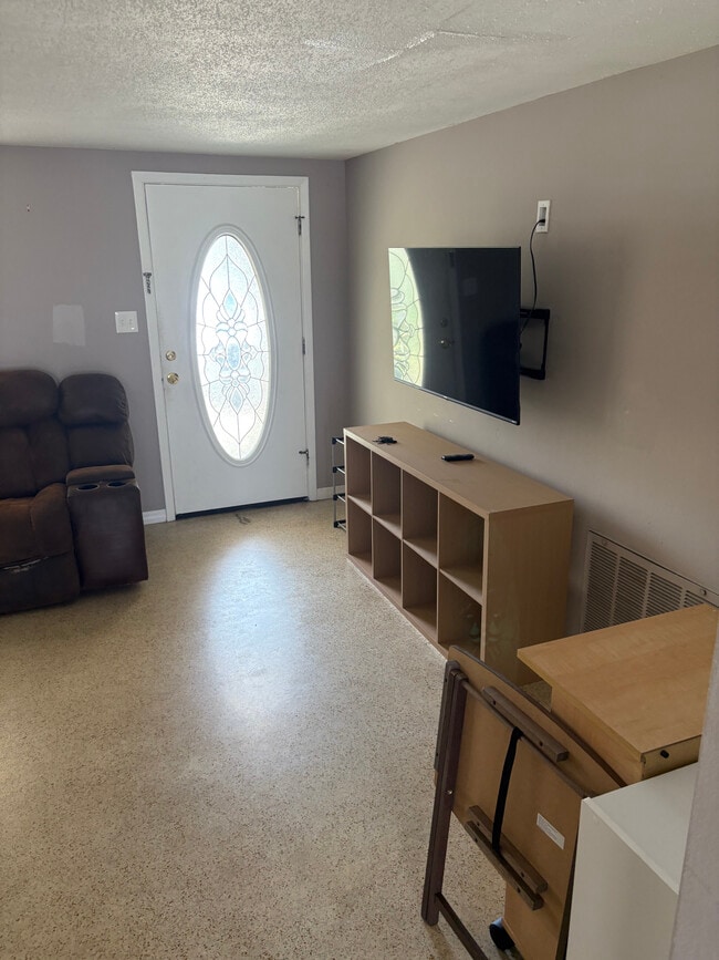 Photo - 8019 Portage Dr