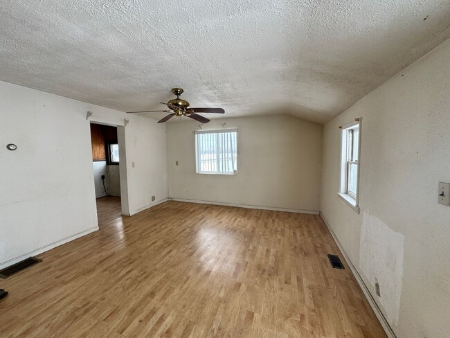 Photo - Farm house in Mapleton Schools!