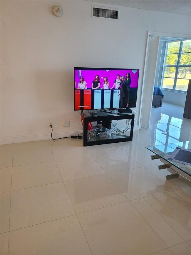 Photo - 3091 N Course Dr Unidad 208