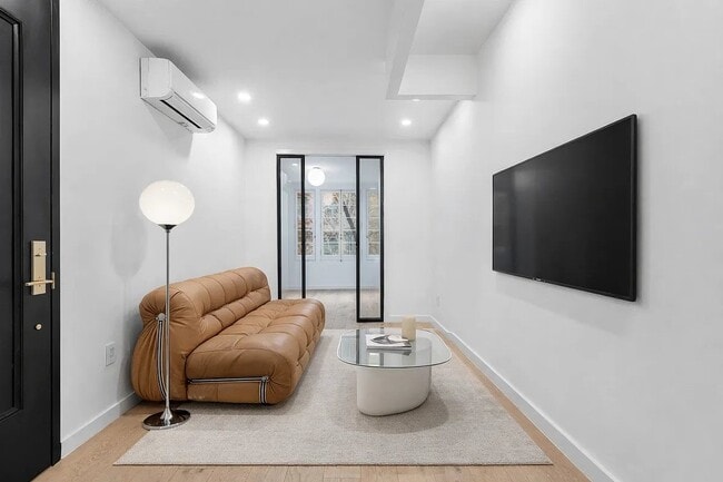 Building Photo - 93 Hicks St