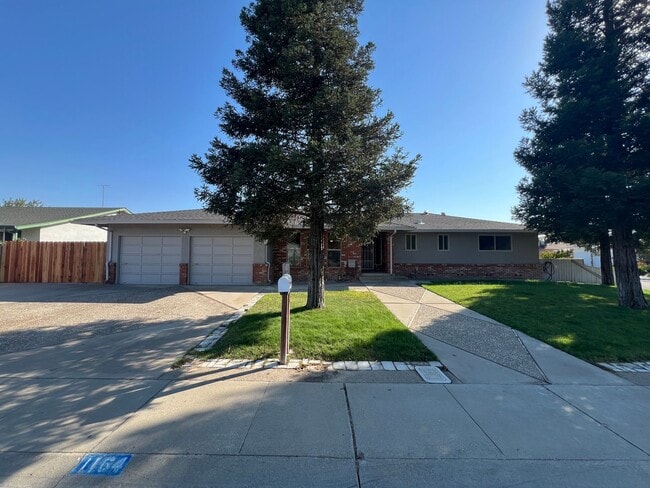 Photo - 3 bedroom single story in Manteca!